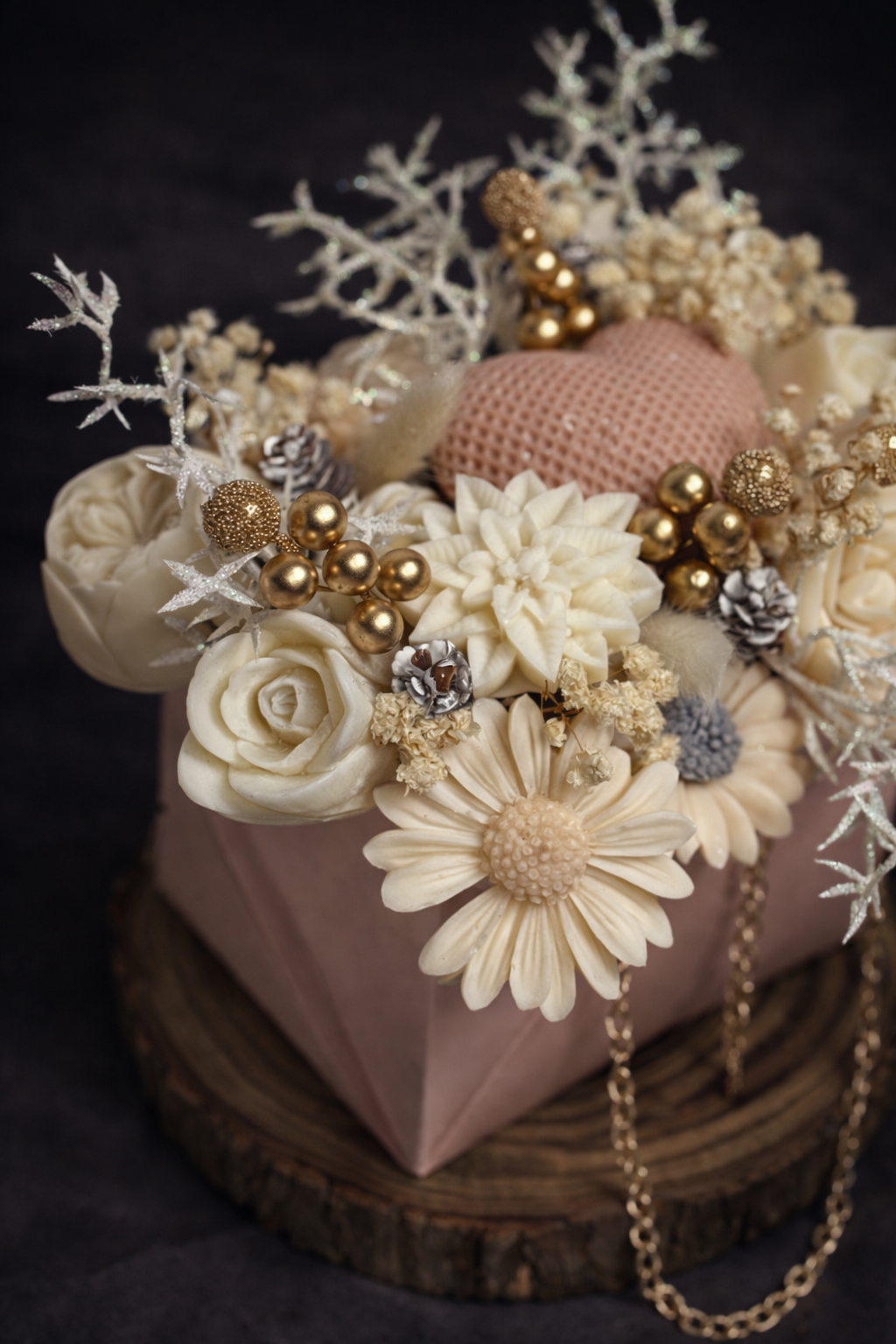 Handgefertigte Duftkerze in festlicher Geschenkbox